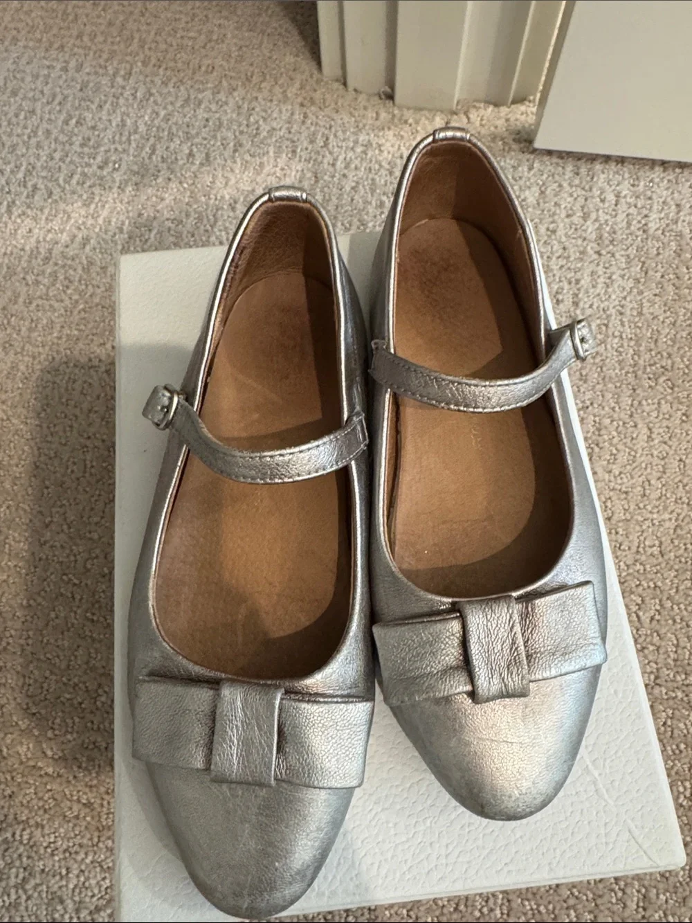 Girls Metallic Silver Mary Jane Dress Shoes with Bow